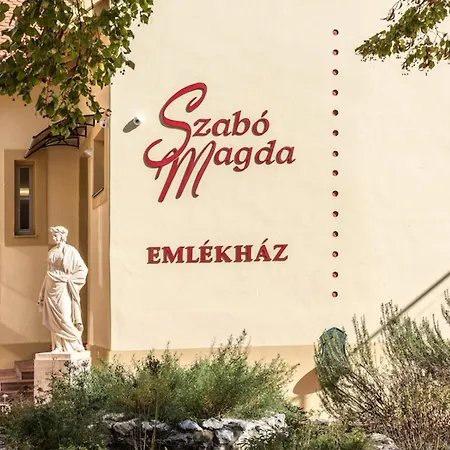 Summer Kardos アパート *