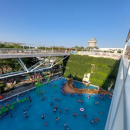Summer Kardos Apartament