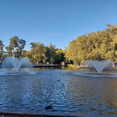 Summer Kardos アパート