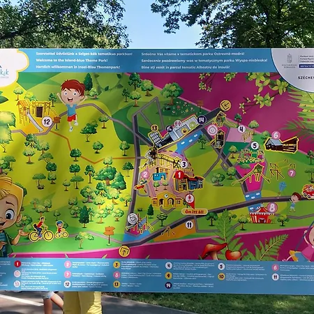 Summer Kardos アパート