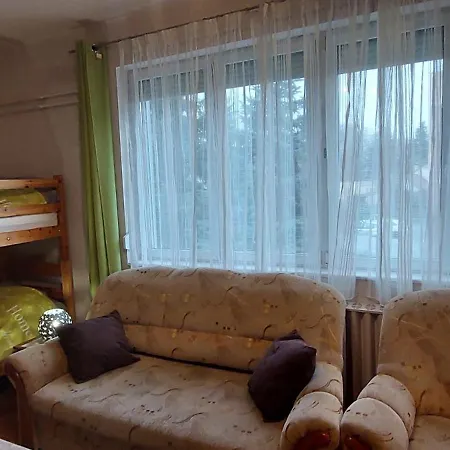 アパート Summer Kardos *